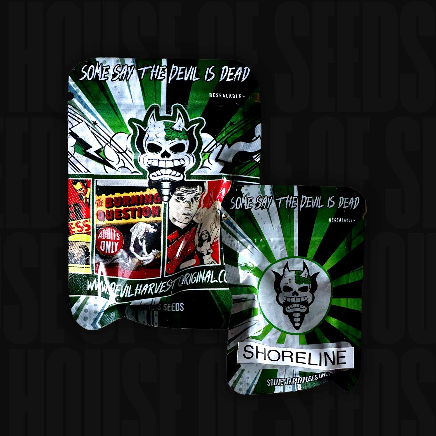 Zwei grüne und schwarze Devil's Harvest Shore Line-Pakete mit Comic-Grafik und dem Text "SOME SAY THE DEVIL IS DEAD".