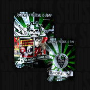 Zwei grüne und schwarze Devil's Harvest Shore Line-Pakete mit Comic-Grafik und dem Text "SOME SAY THE DEVIL IS DEAD".
