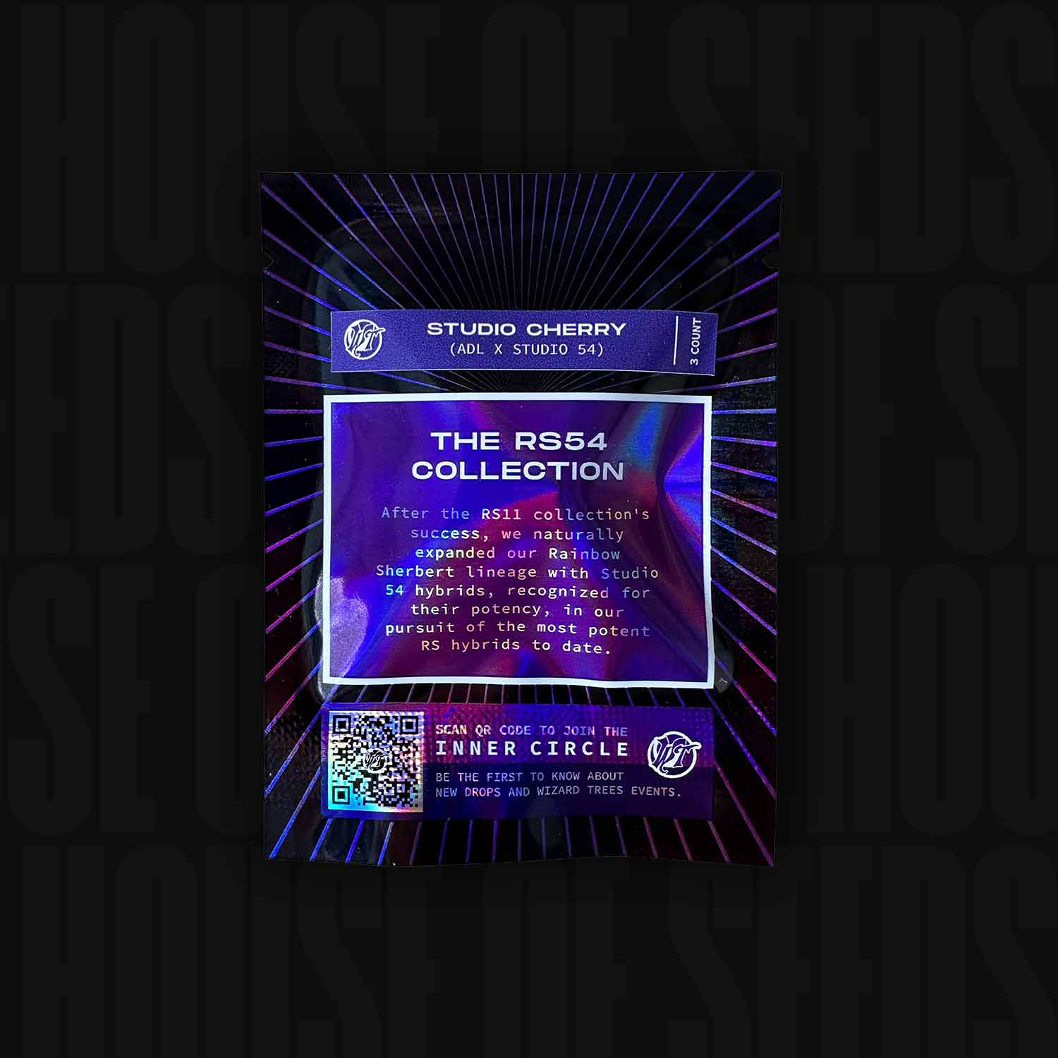 Eine leuchtende, neonbeleuchtete Promokarte für die Studio Cherry Sorte von Wizard Trees. Berühmt für seine Kirsche Bonbon und Lemon Cherry Aromen-potente Hybriden erwarten! Scanne den QR-Code unten, um dem Wizard Trees Inner Circle beizutreten.
